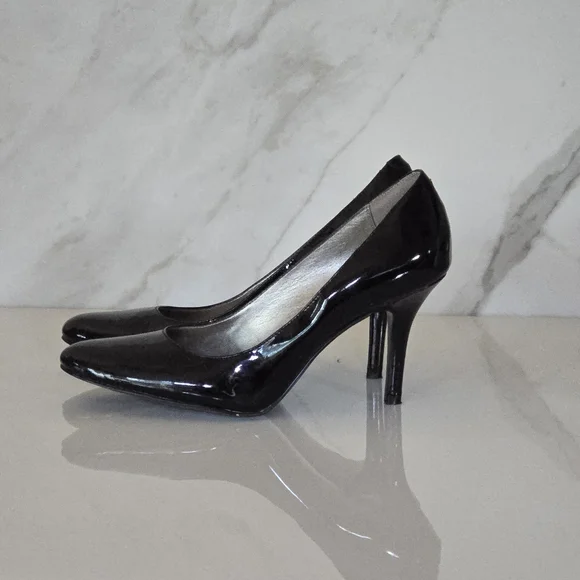 NINE WEST NEPTUN Almond Toe Black Pump Heels Size 7.5 - Picture 2 of 9